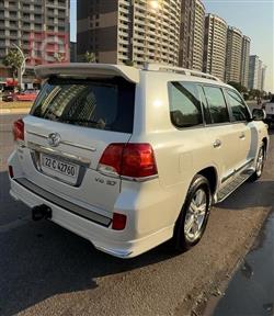 تۆیۆتا لاند کروزەر